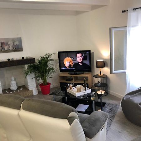 Loue Tres Bel App 75 M2 Deco Modern 150 M Port- Ville Close-Halles-Marche 15Mn 孔卡尔诺 外观 照片