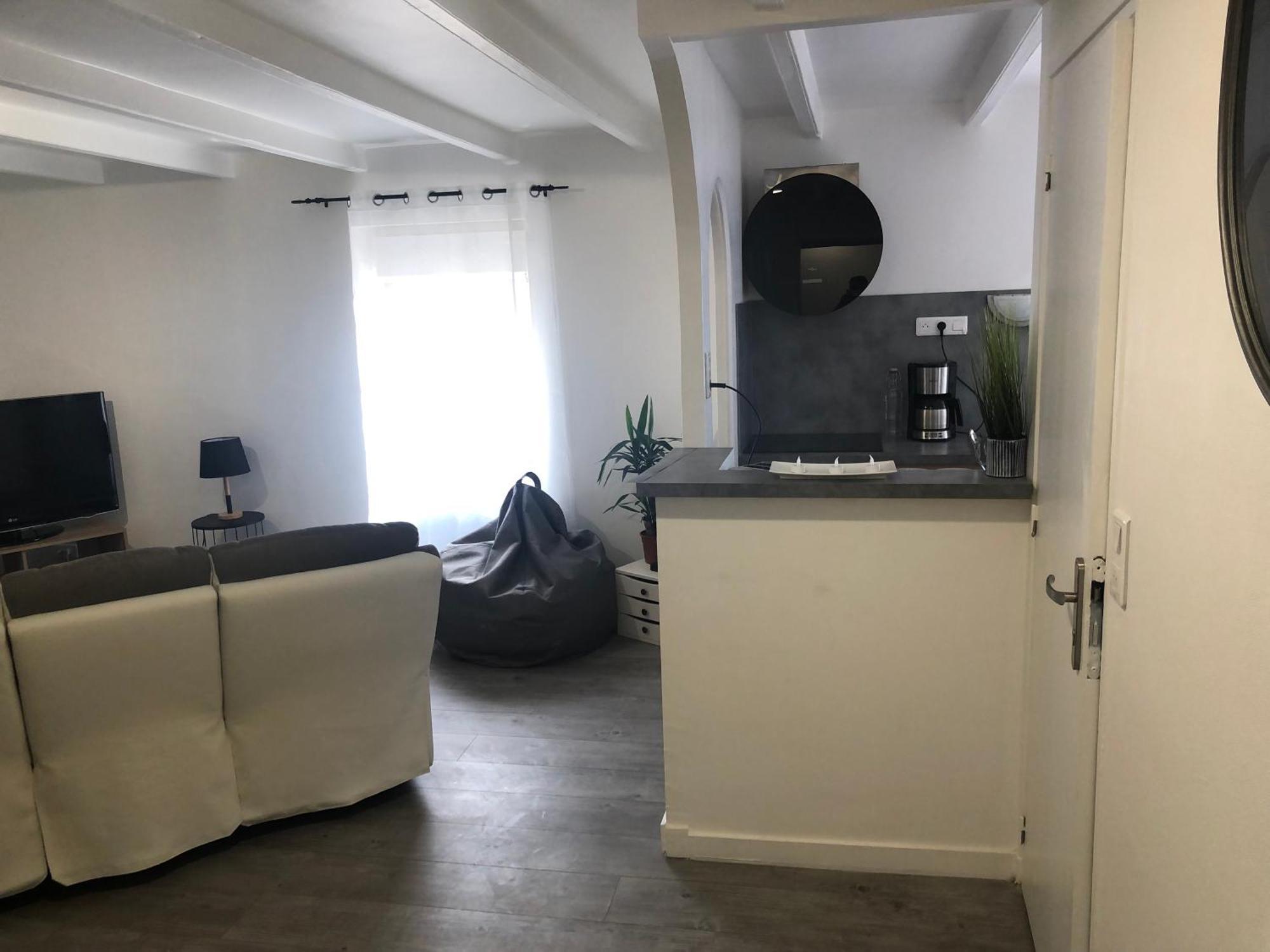 Loue Tres Bel App 75 M2 Deco Modern 150 M Port- Ville Close-Halles-Marche 15Mn 孔卡尔诺 外观 照片