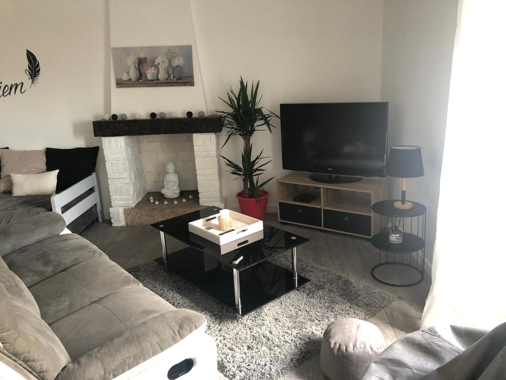 Loue Tres Bel App 75 M2 Deco Modern 150 M Port- Ville Close-Halles-Marche 15Mn 孔卡尔诺 外观 照片